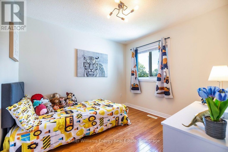 329 CHALLENGER COURT, Clarington (Newcastle), Ontario, L1B1K4
