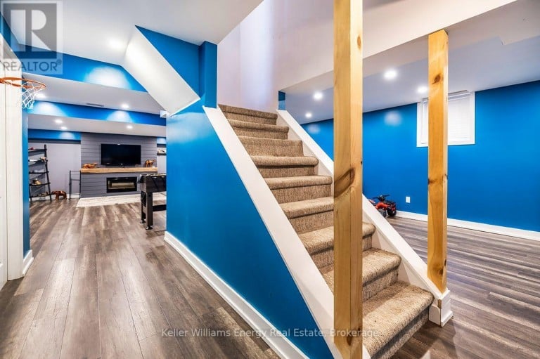 329 CHALLENGER COURT, Clarington (Newcastle), Ontario, L1B1K4