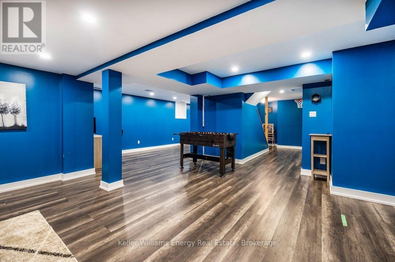 329 CHALLENGER COURT, Clarington (Newcastle), Ontario, L1B1K4