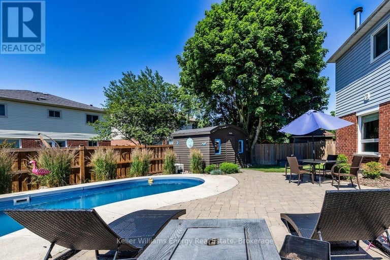 329 CHALLENGER COURT, Clarington (Newcastle), Ontario, L1B1K4