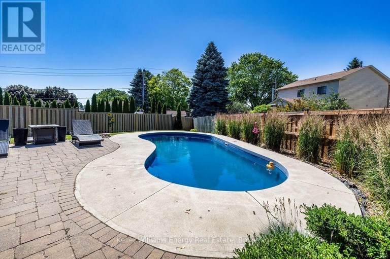 329 CHALLENGER COURT, Clarington (Newcastle), Ontario, L1B1K4