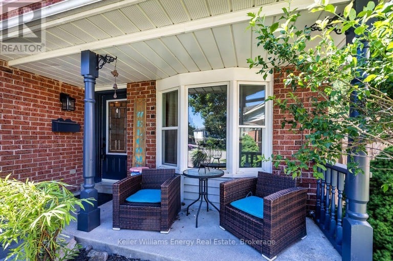 329 CHALLENGER COURT, Clarington (Newcastle), Ontario, L1B1K4