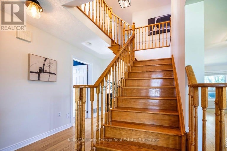 329 CHALLENGER COURT, Clarington (Newcastle), Ontario, L1B1K4