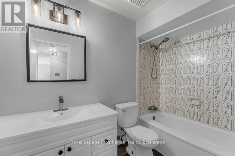 509 - 358 QUEEN MARY ROAD, Kingston (West of Sir John A. Blvd), Ontario, K7M7E8