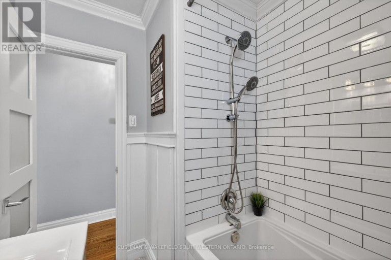 56 THOMAS JANES DRIVE, London South (South G), Ontario, N6C2G9