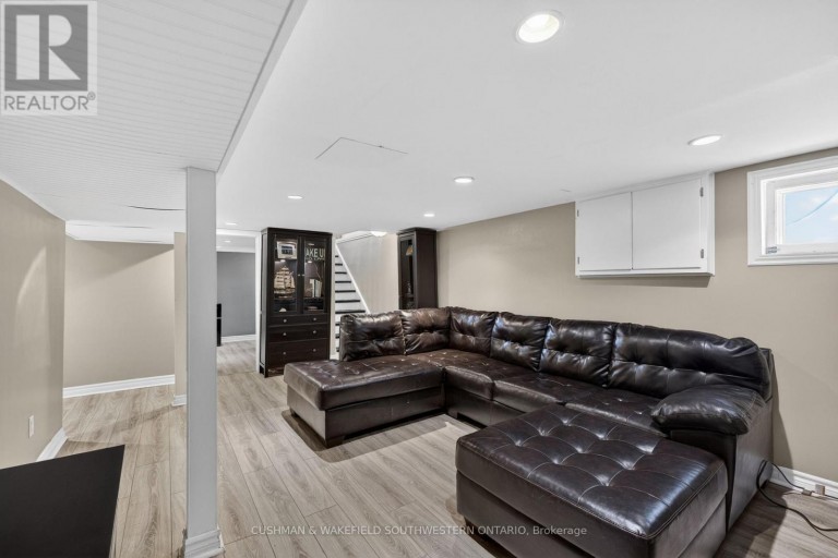 56 THOMAS JANES DRIVE, London South (South G), Ontario, N6C2G9