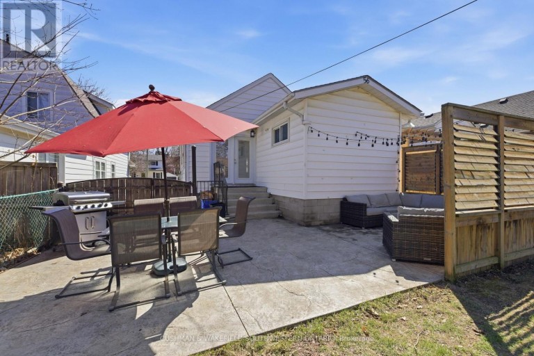 56 THOMAS JANES DRIVE, London South (South G), Ontario, N6C2G9