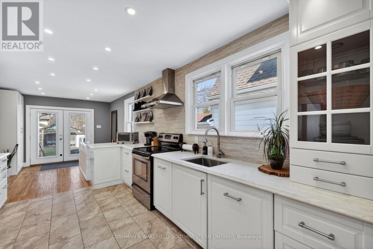 56 THOMAS JANES DRIVE, London South (South G), Ontario, N6C2G9