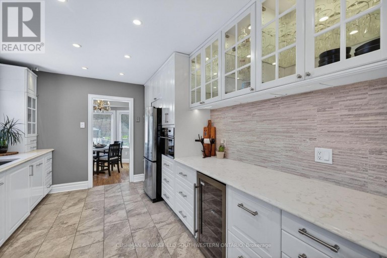 56 THOMAS JANES DRIVE, London South (South G), Ontario, N6C2G9