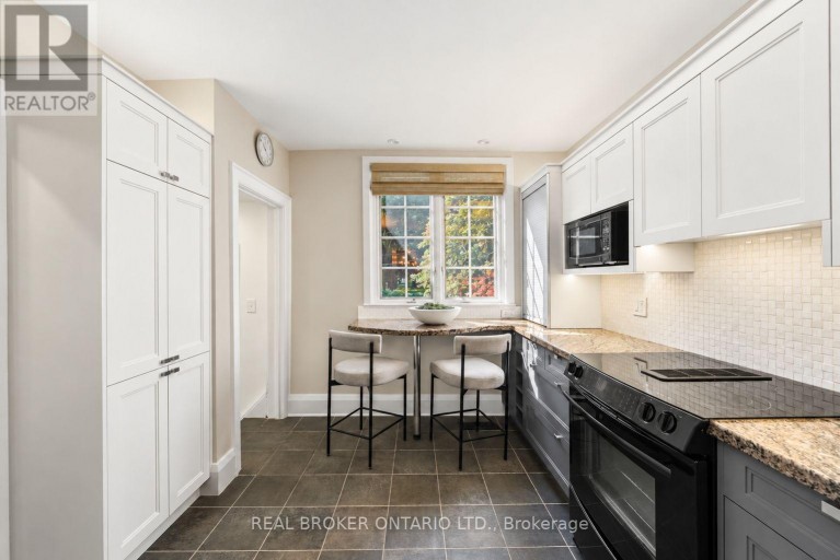 69 CHAPLIN CRESCENT, Toronto (Yonge-Eglinton), Ontario, M5P1A2
