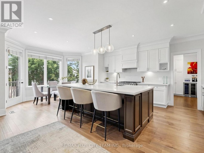208 CARMICHAEL AVENUE, Toronto (Bedford Park-Nortown), Ontario, M5M2X3