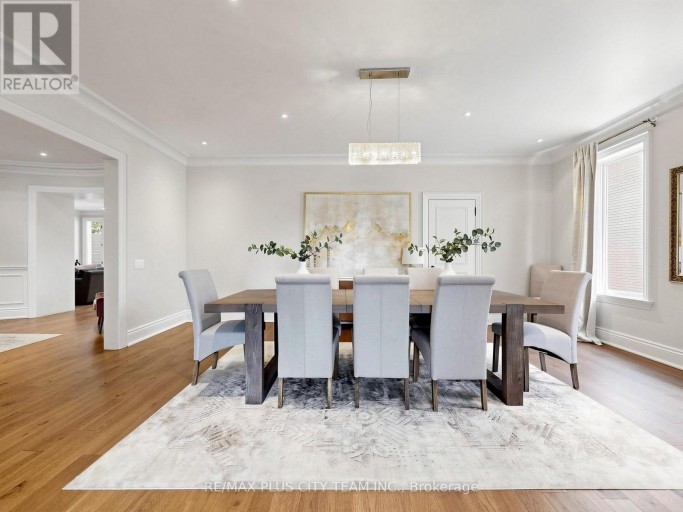 208 CARMICHAEL AVENUE, Toronto (Bedford Park-Nortown), Ontario, M5M2X3