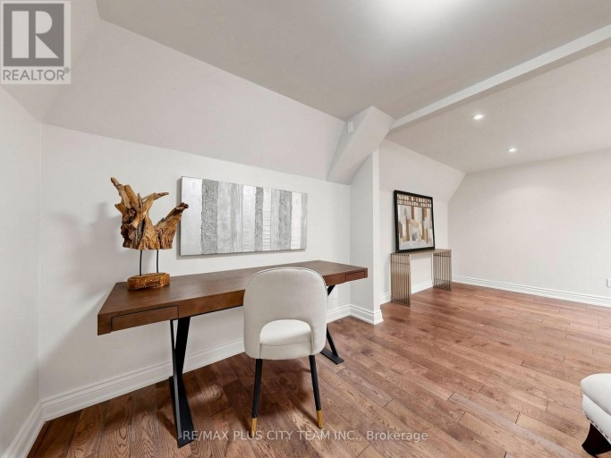 208 CARMICHAEL AVENUE, Toronto (Bedford Park-Nortown), Ontario, M5M2X3