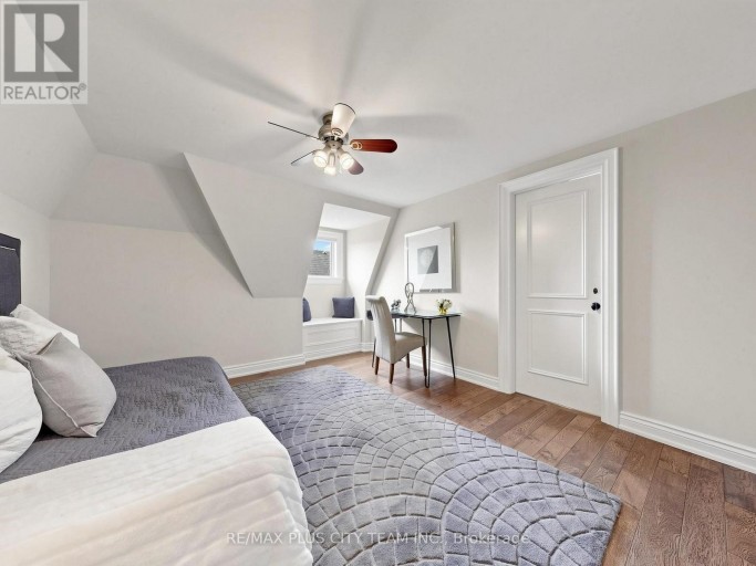 208 CARMICHAEL AVENUE, Toronto (Bedford Park-Nortown), Ontario, M5M2X3