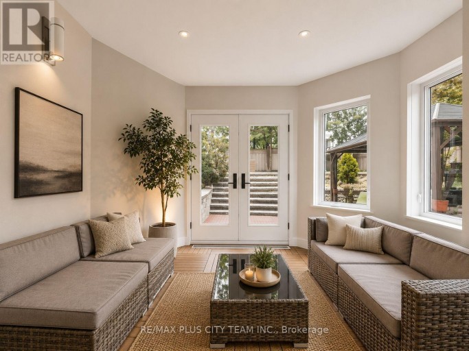 208 CARMICHAEL AVENUE, Toronto (Bedford Park-Nortown), Ontario, M5M2X3