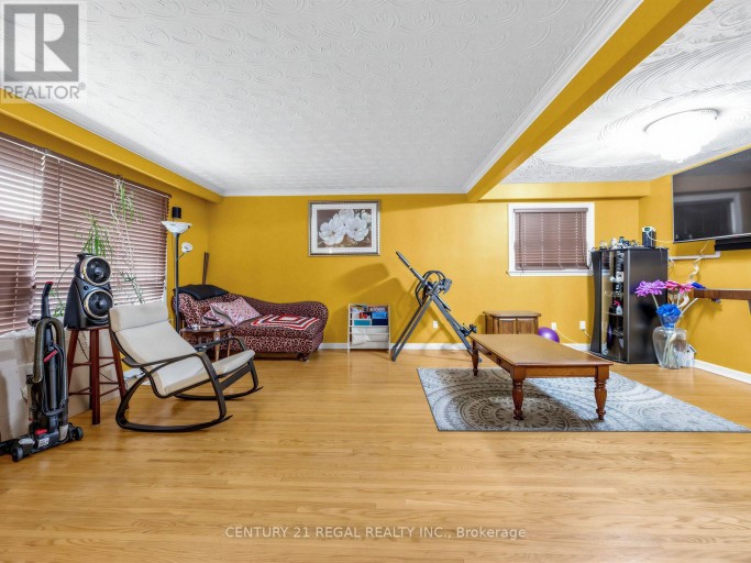 121 JANRAY DRIVE, Toronto (Woburn), Ontario, M1G1Y8