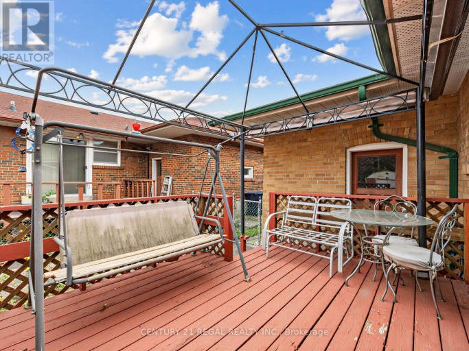 121 JANRAY DRIVE, Toronto (Woburn), Ontario, M1G1Y8