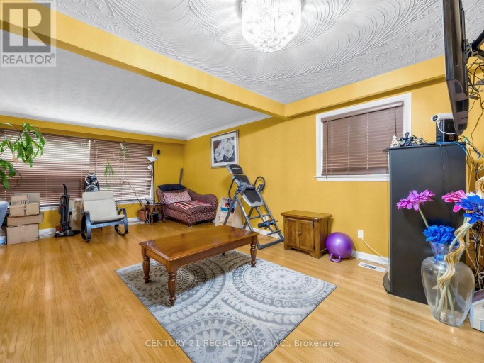 121 JANRAY DRIVE, Toronto (Woburn), Ontario, M1G1Y8