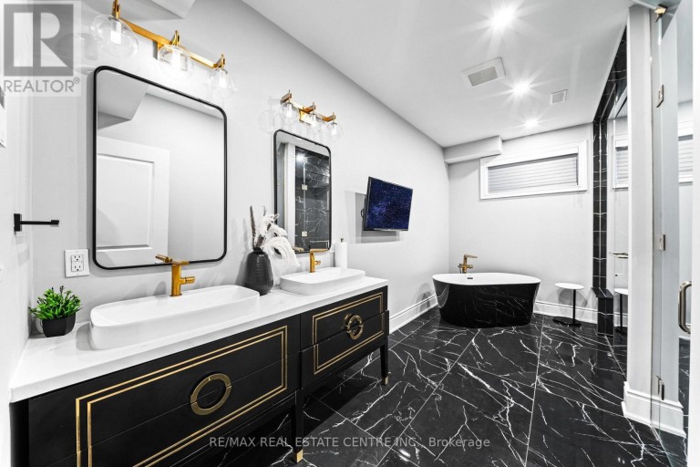 10 ROLLING GREEN COURT, Vaughan (Kleinburg), Ontario, L4H4K7