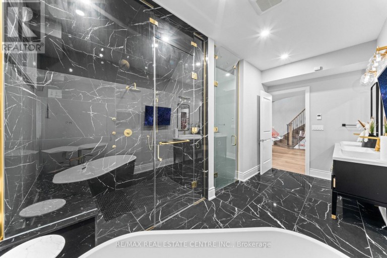 10 ROLLING GREEN COURT, Vaughan (Kleinburg), Ontario, L4H4K7