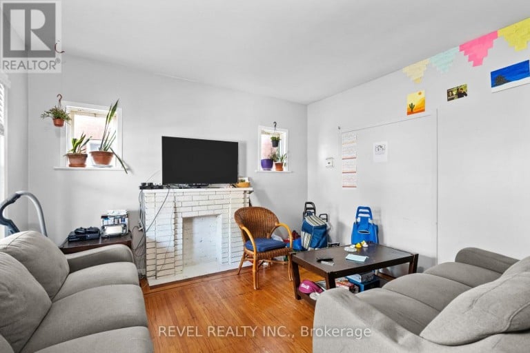 33 CLINE AVENUE N, Hamilton (Westdale), Ontario, L8S3Z3