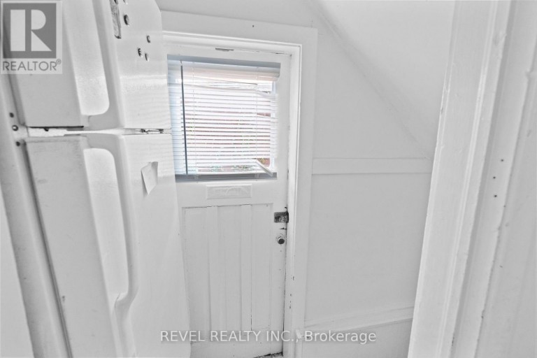 33 CLINE AVENUE N, Hamilton (Westdale), Ontario, L8S3Z3