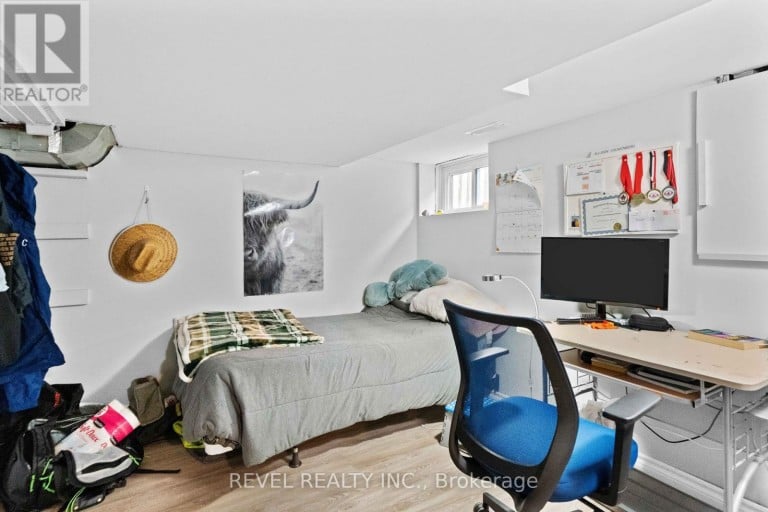 33 CLINE AVENUE N, Hamilton (Westdale), Ontario, L8S3Z3