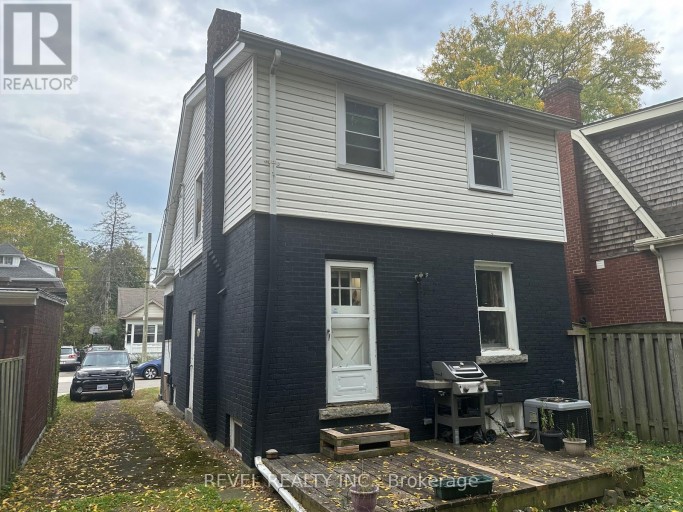 33 CLINE AVENUE N, Hamilton (Westdale), Ontario, L8S3Z3