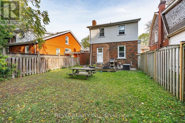 33 CLINE AVENUE N, Hamilton (Westdale), Ontario, L8S3Z3