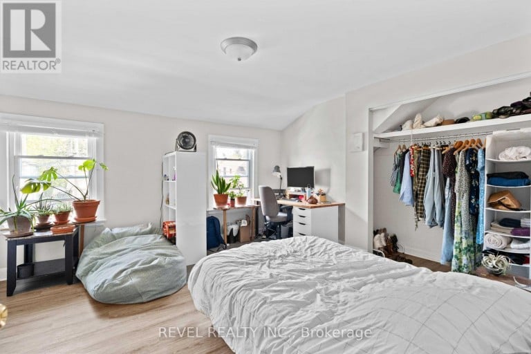 33 CLINE AVENUE N, Hamilton (Westdale), Ontario, L8S3Z3