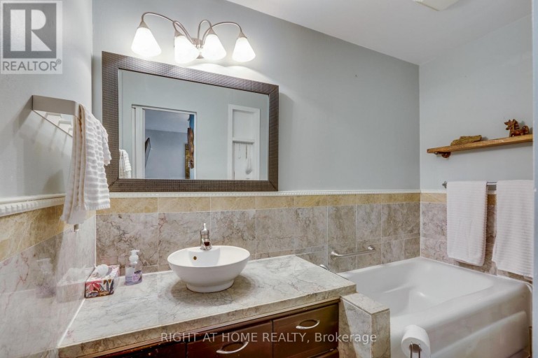 1053 FRANCES STREET, London East (East M), Ontario, N5W2L8