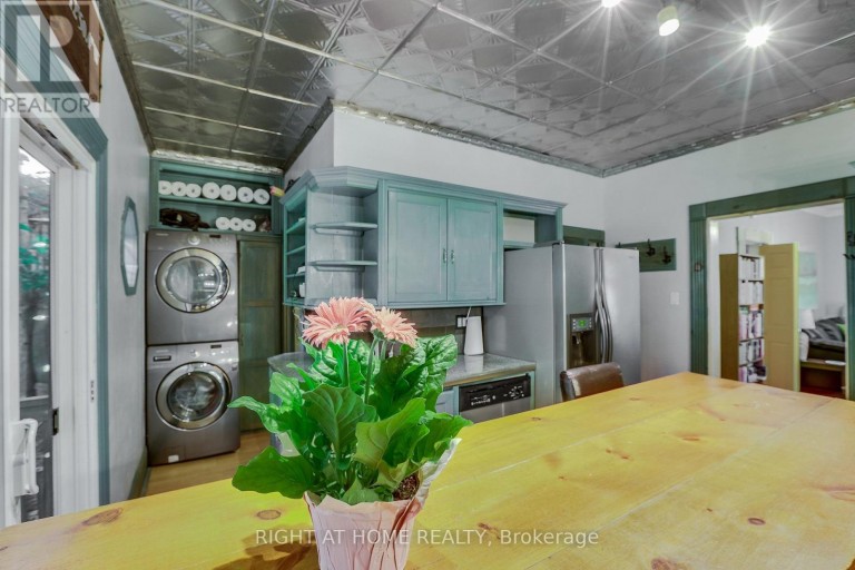 1053 FRANCES STREET, London East (East M), Ontario, N5W2L8