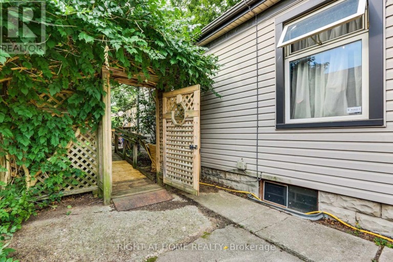 1053 FRANCES STREET, London East (East M), Ontario, N5W2L8