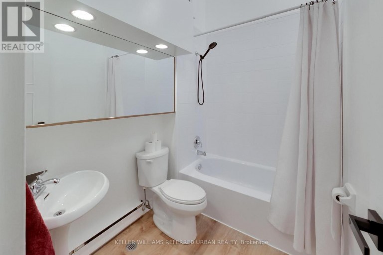 22 - 1666 QUEEN STREET E, Toronto (Woodbine Corridor), Ontario, M4L1G3