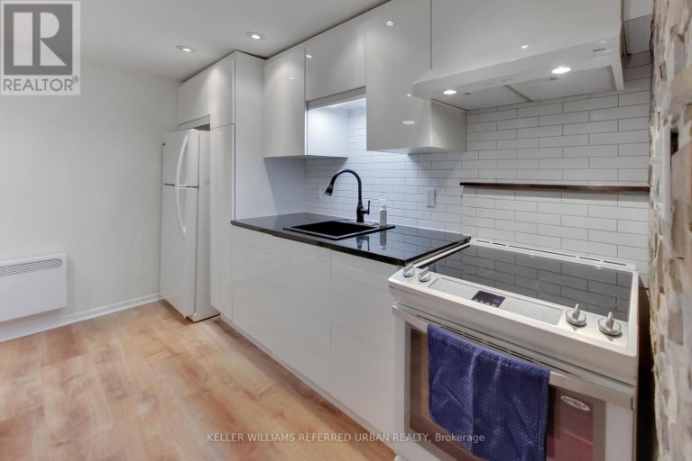 22 - 1666 QUEEN STREET E, Toronto (Woodbine Corridor), Ontario, M4L1G3
