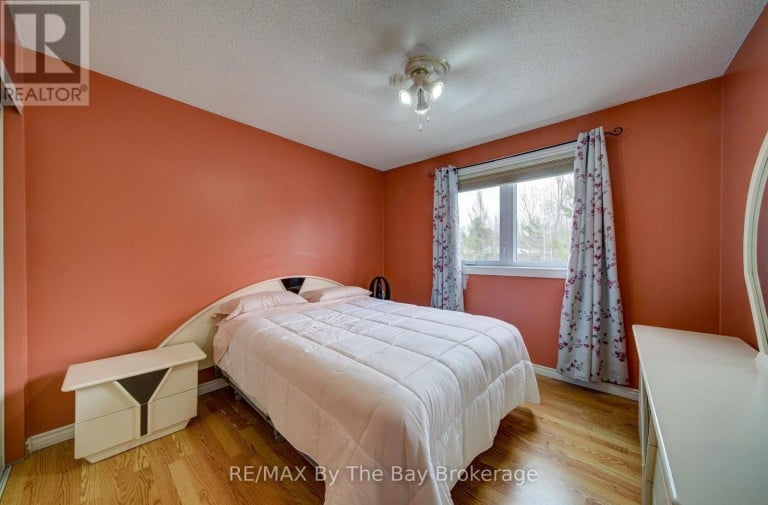 32 BRIDLEWOOD CRESCENT, Wasaga Beach, Ontario, L9Z1B4