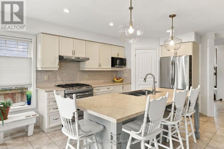 15 KAYLA CRESCENT, Collingwood, Ontario, L9Y5K9