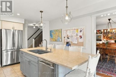 15 KAYLA CRESCENT Collingwood Ontario photo 8
