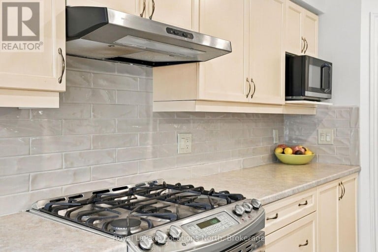 15 KAYLA CRESCENT, Collingwood, Ontario, L9Y5K9
