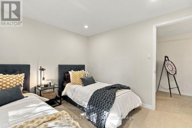 11 SOMERSET CRESCENT London South (South K) Ontario photo 21