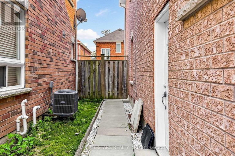 13 BOULDERBROOK DRIVE, Toronto (Rouge), Ontario, M1X2B9