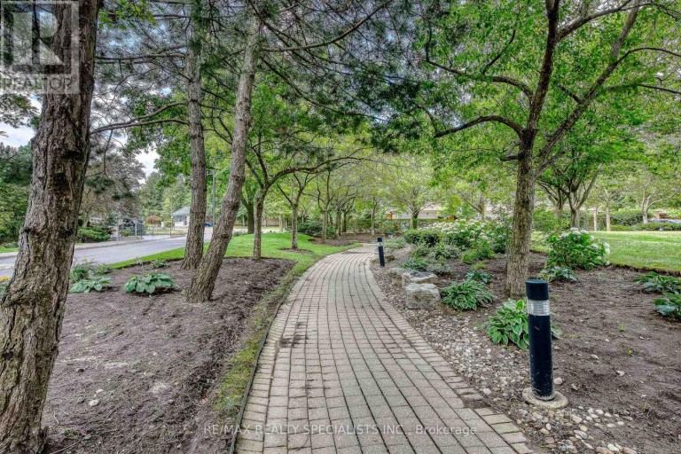 212 - 2155 BURNHAMTHORPE ROAD W, Mississauga (Erin Mills), Ontario, L5L5P4