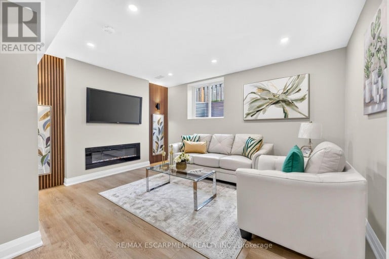 150 HOWARD AVENUE, Hamilton (Balfour), Ontario, L9A2W8