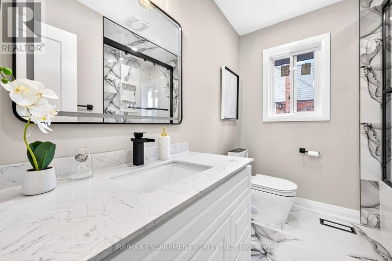 150 HOWARD AVENUE, Hamilton (Balfour), Ontario, L9A2W8