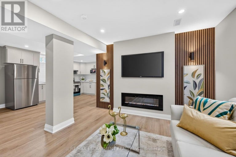 150 HOWARD AVENUE, Hamilton (Balfour), Ontario, L9A2W8