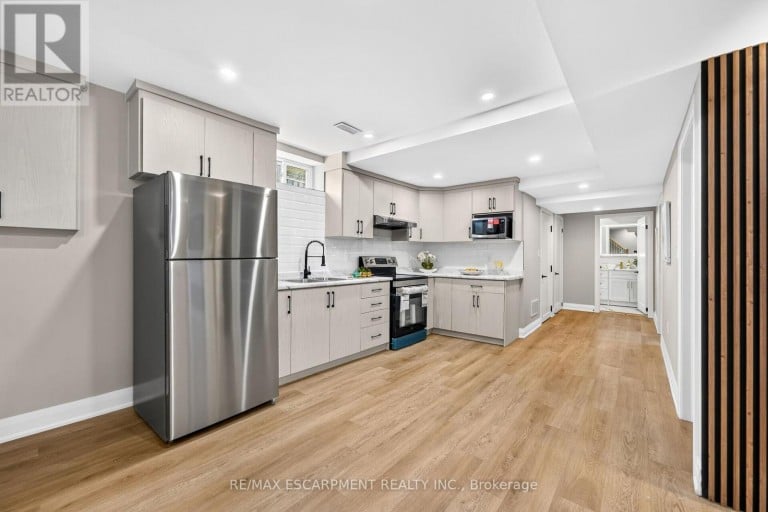 150 HOWARD AVENUE, Hamilton (Balfour), Ontario, L9A2W8