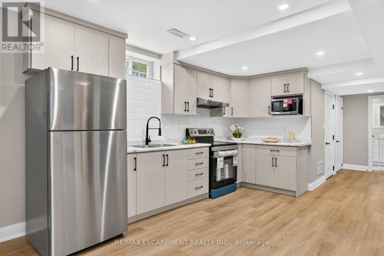 150 HOWARD AVENUE, Hamilton (Balfour), Ontario, L9A2W8