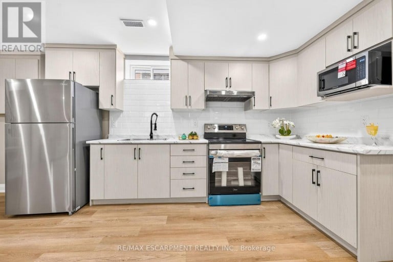 150 HOWARD AVENUE, Hamilton (Balfour), Ontario, L9A2W8