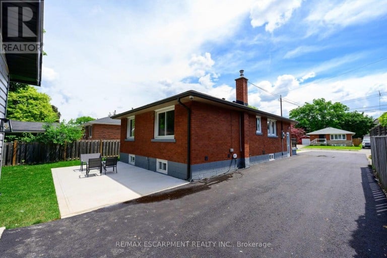 150 HOWARD AVENUE, Hamilton (Balfour), Ontario, L9A2W8
