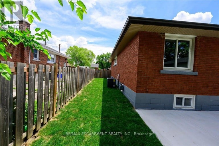 150 HOWARD AVENUE, Hamilton (Balfour), Ontario, L9A2W8